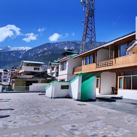 Hotel Hilltop Manāli Exteriör bild