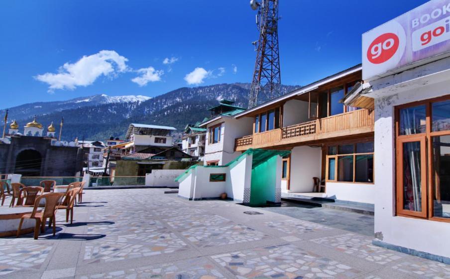 Hotel Hilltop Manāli Exteriör bild